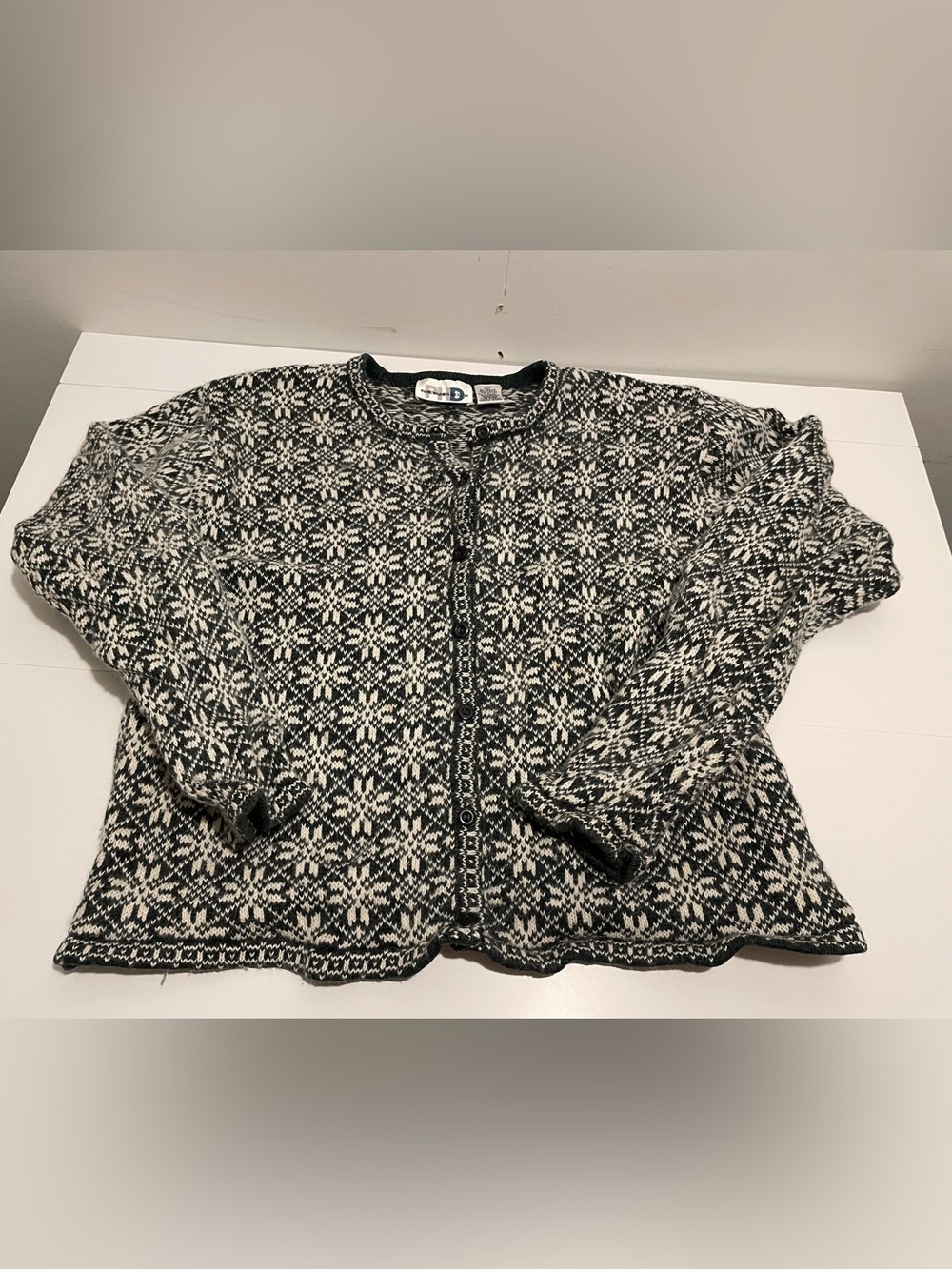 Paul Harris Design Vintage Women's size Large Black & White Snowflake Cardigan